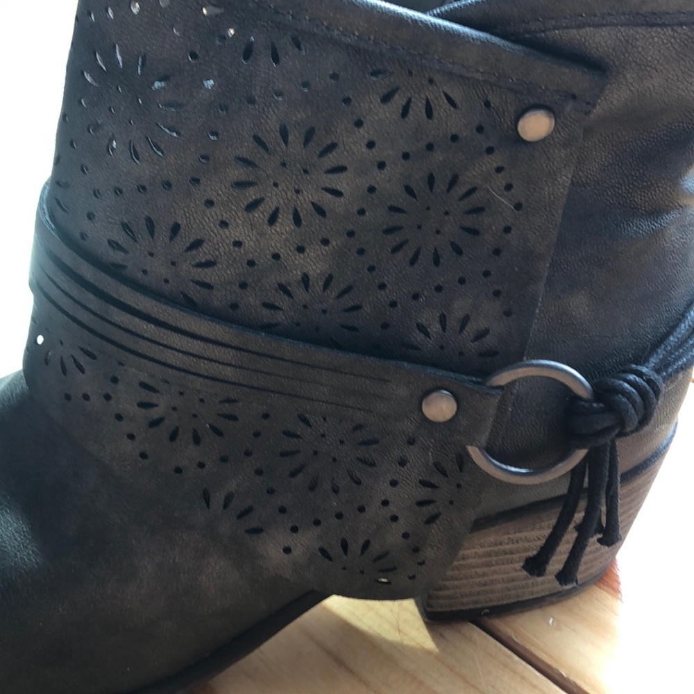 Grey Booties - Picture 2 of 4
